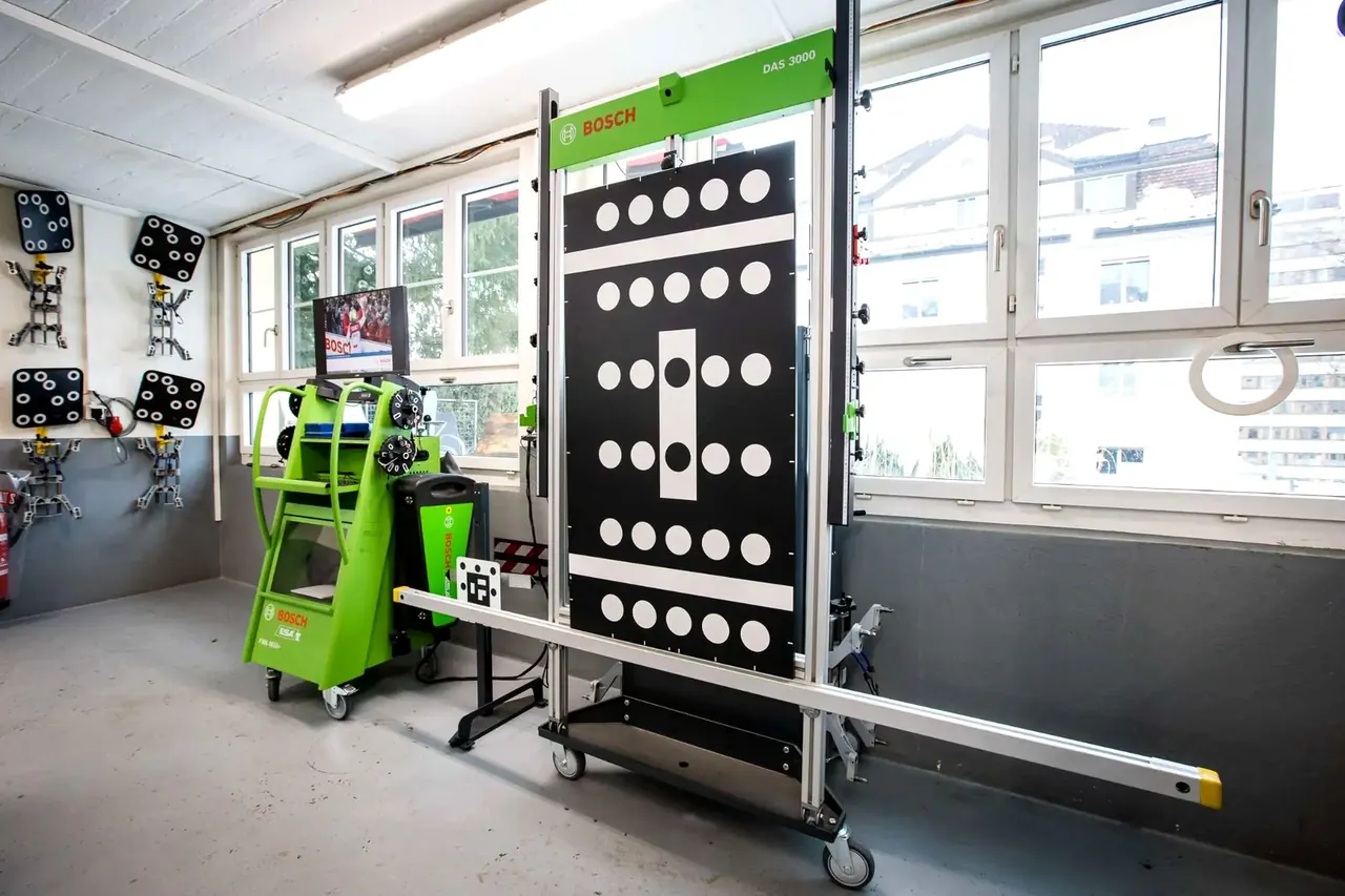 Fahrzeugdiagnose mit Bosch-Diagnosegerät in der Züri Garage